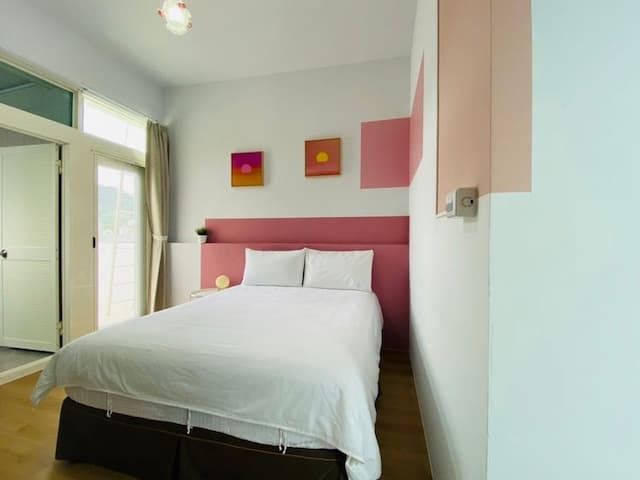 smalldug-Double Room with Balcony-2
