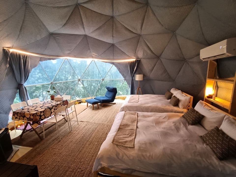 山裡面的嵐卡|獨家85折起!一帳一區祕境露營、可加購餐點-【懶人露營】四人地球帳 (獨立衛浴)-1