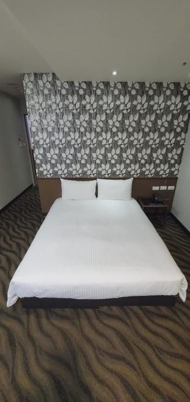Ximen Garden Inn-Standard Double Room with Window-4