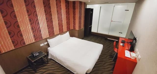 Ximen Garden Inn-Standard Double Room witjout Window-4