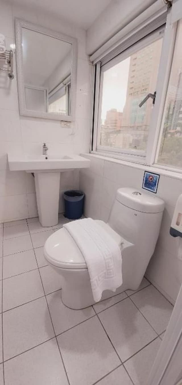 Ximen Garden Inn-Standard Triple Room with Window-6