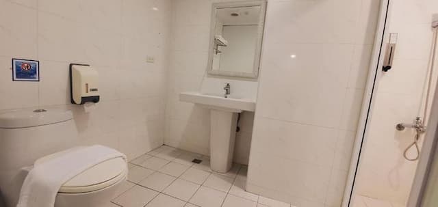 Ximen Garden Inn-Standard Triple Room Without Window-5