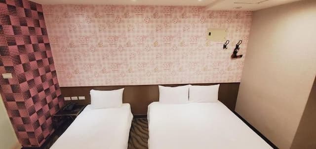 Ximen Garden Inn-Standard Triple Room Without Window-4