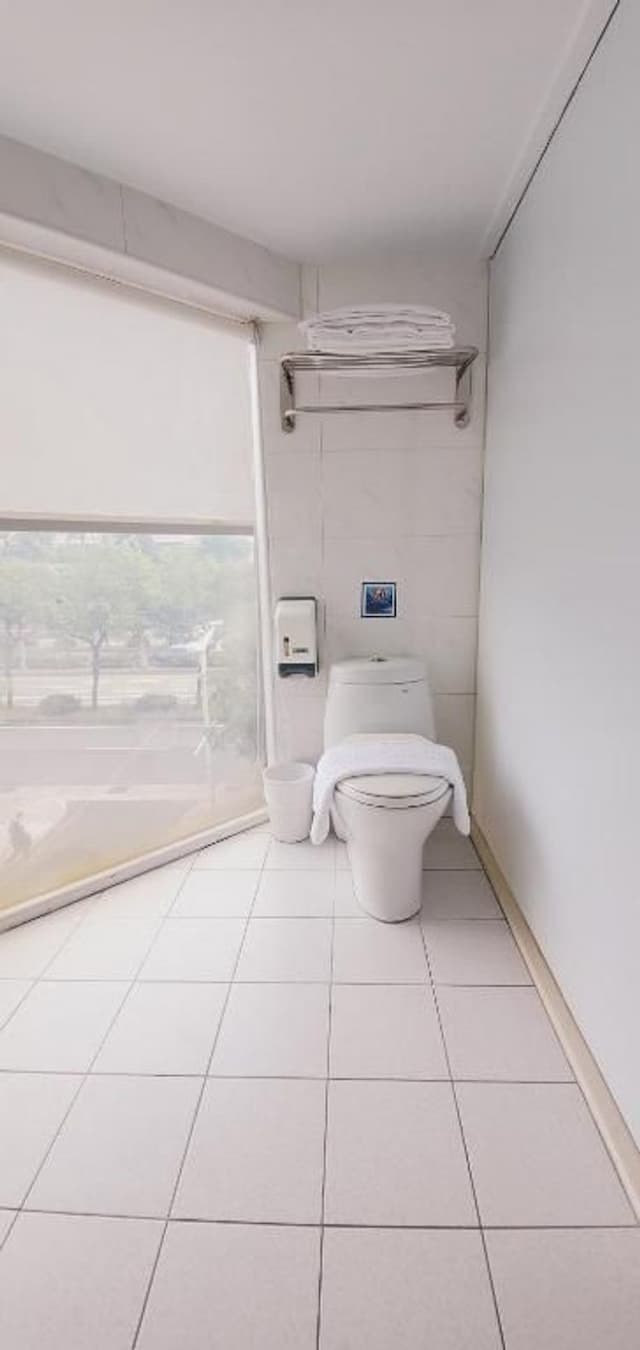 Ximen Garden Inn-Standard 6-person room with window-3