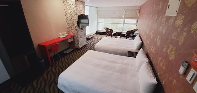 Ximen Garden Inn-Standard 6-person room with window-1