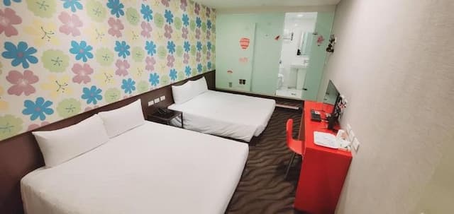 Ximen Garden Inn-Standard Quadruple Room Without Window-6