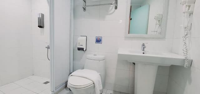 Ximen Garden Inn-Standard Quadruple Room Without Window-7