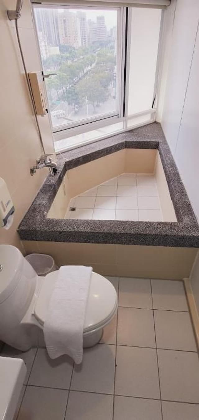 Gugis inn-Deluxe Double Room-9