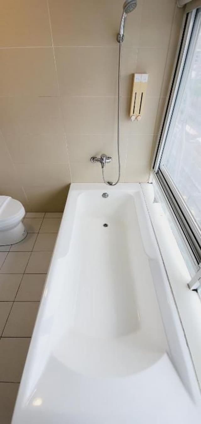 Gugis inn-Deluxe Double Room-8