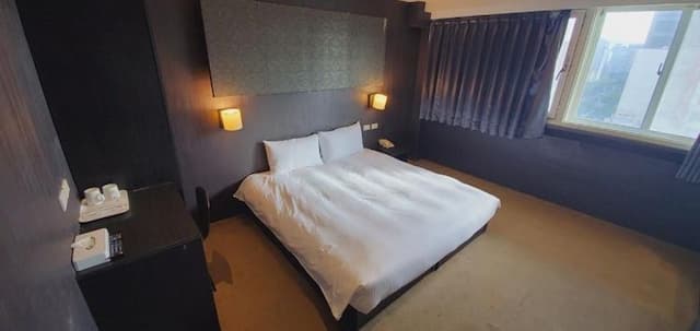 Gugis inn-Deluxe Double Room-3