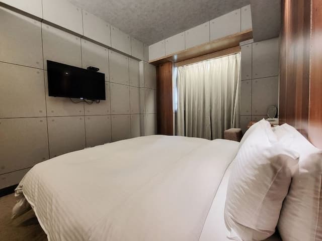 CHECK inn Express Taichung Feng Chia-Deluxe Double Room-2