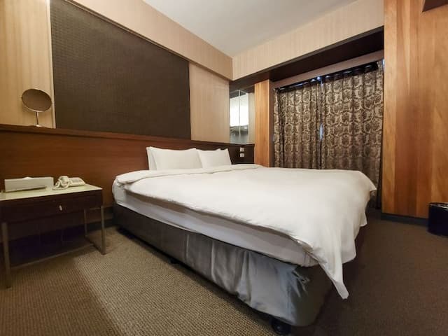 CHECK inn Express Taichung Feng Chia-Deluxe Double Room-1