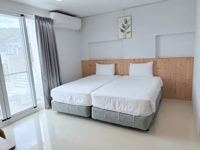 小豆旅宿 | 近台東車站-301 加大雙人床房－附陽台-1