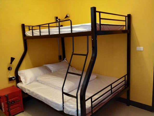 Backpacker Inn Hall 497-2-Quadruple Room-1