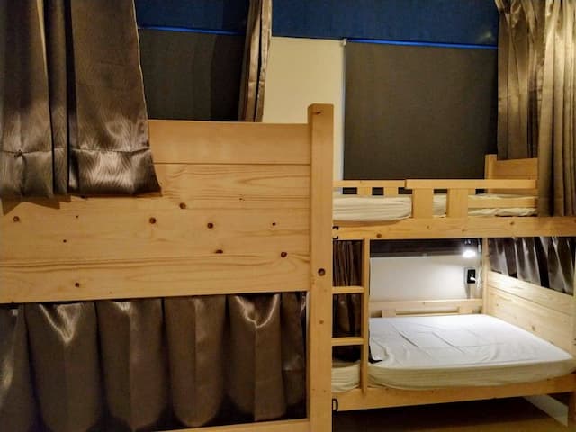 Backpacker Inn Hall 497-2-Boys' Backpack Room-3