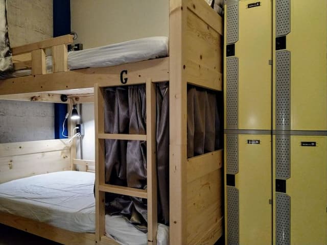 Backpacker Inn Hall 497-2-Boys' Backpack Room-2