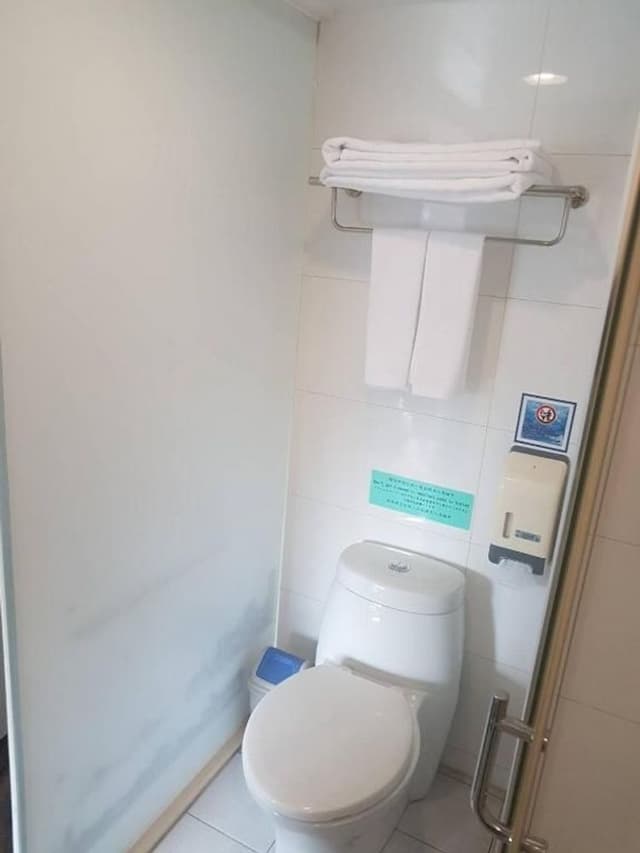 星西門行旅｜緊鄰唐吉軻德/西門町-商務雙床房-6