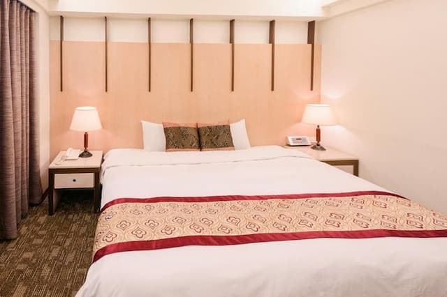 華登商務大飯店 ｜洲際棒球場10分鐘 ｜-商務雙人房-2