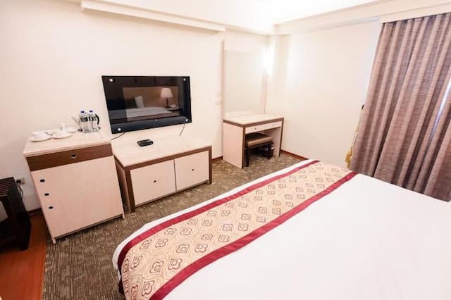 華登商務大飯店 ｜洲際棒球場10分鐘 ｜-商務雙人房-3