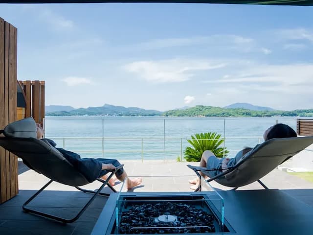 【サウナ（イメージ）】天草の広い海を眺めながら、仲間と一緒に整う時間は格別。