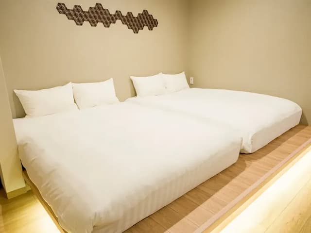 【4名定員 客室一例】2台のダブルベッド