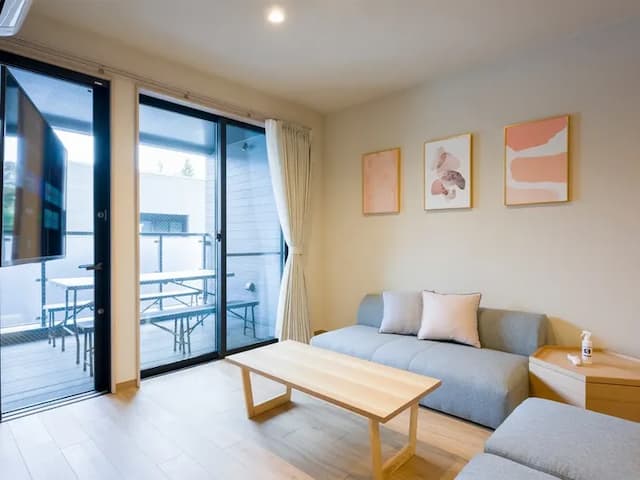 【8名定員 客室一例】リビング