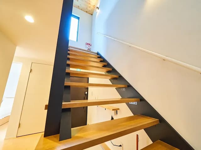 階段を上ってリビングへ