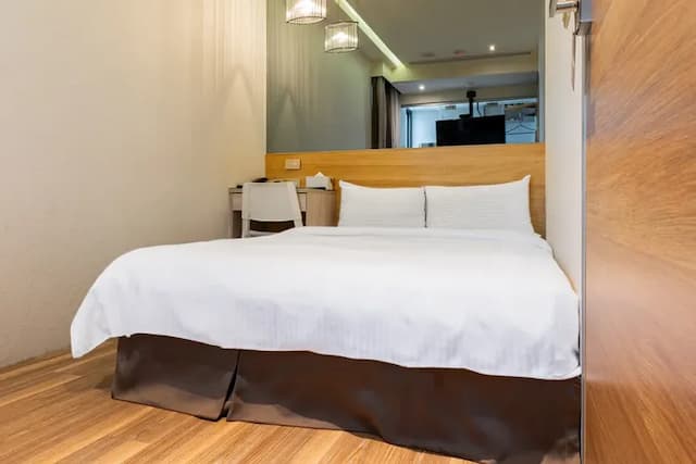 CHECK inn Express Taichung FuXing Hall 2-Economy Double Room-1