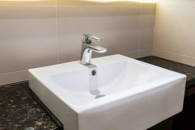 承攜行旅台中自由-承光雙人客房-8