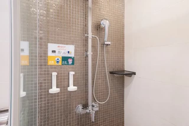 承攜行旅台中自由-承光雙人客房-7