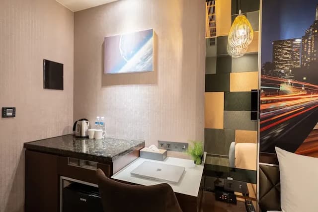 承攜行旅台中自由-承光雙人客房-4