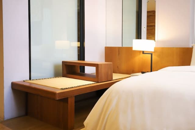 Roots Chew Hotel-Standard Twin Room-6