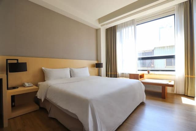 Roots Chew Hotel-Deluxe Double Room-10