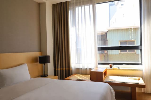 Roots Chew Hotel-Deluxe Double Room-9