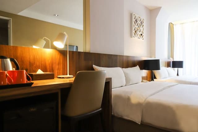 Roots Chew Hotel-Deluxe Quadruple Room-5