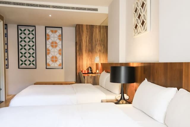 Roots Chew Hotel-Deluxe Quadruple Room-6