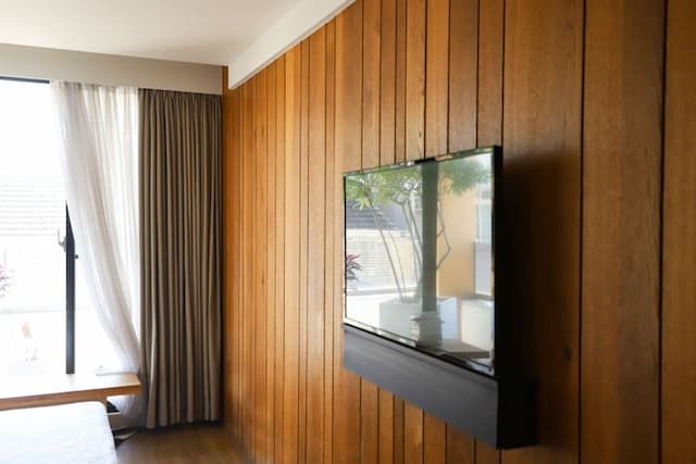 Roots Chew Hotel-Deluxe Quadruple Room-4