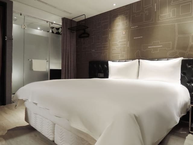 CHECK inn Taipei Main Station-Standard Double Room without Window-2