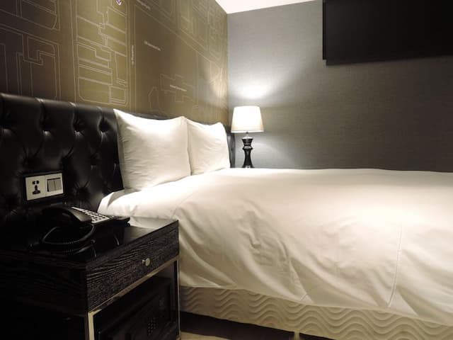 CHECK inn Taipei Main Station-Standard Double Room without Window-5