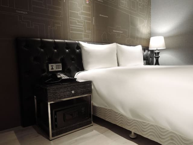 CHECK inn Taipei Main Station-Standard Double Room without Window-7