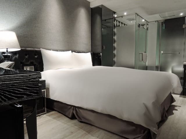 CHECK inn Taipei Main Station-Classic Double Room without Window-1