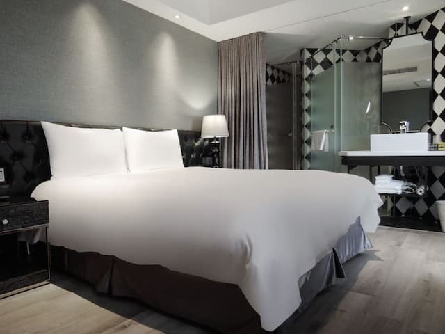 CHECK inn Taipei Main Station-Deluxe Double Room-2