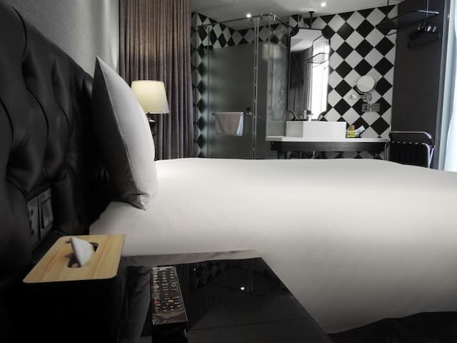 CHECK inn Taipei Main Station-Deluxe Double Room-4