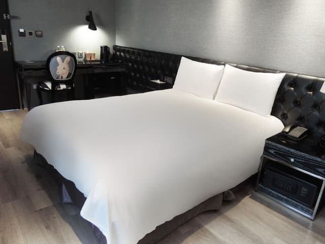 CHECK inn Taipei Main Station-Deluxe Double Room-1