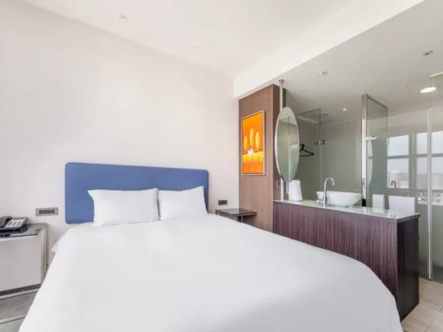 CHECK inn Taipei Xinyi-Deluxe Double Room with 101 View-8