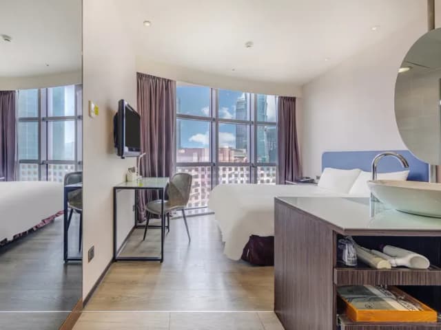 CHECK inn Taipei Xinyi-Deluxe Double Room with 101 View-2