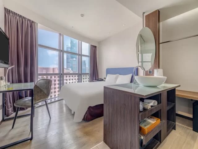 CHECK inn Taipei Xinyi-Deluxe Double Room with 101 View-5