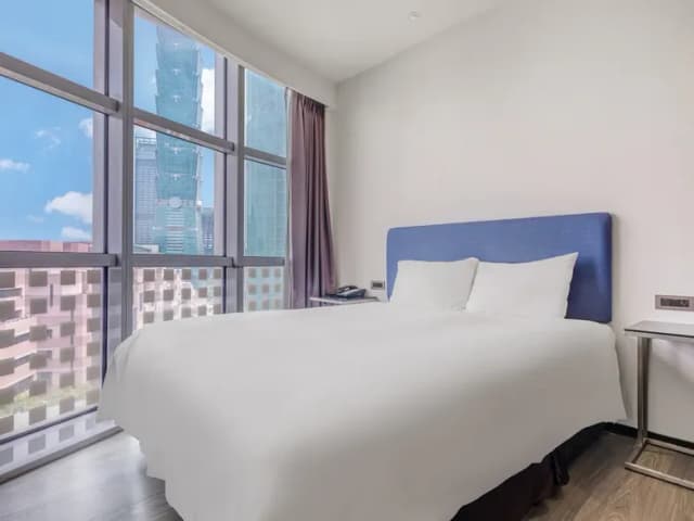 CHECK inn Taipei Xinyi-Deluxe Double Room with 101 View-1
