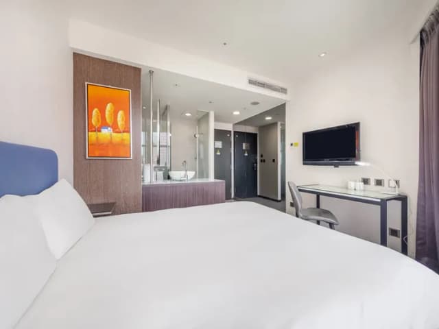 CHECK inn Taipei Xinyi-Deluxe Double Room with 101 View-10