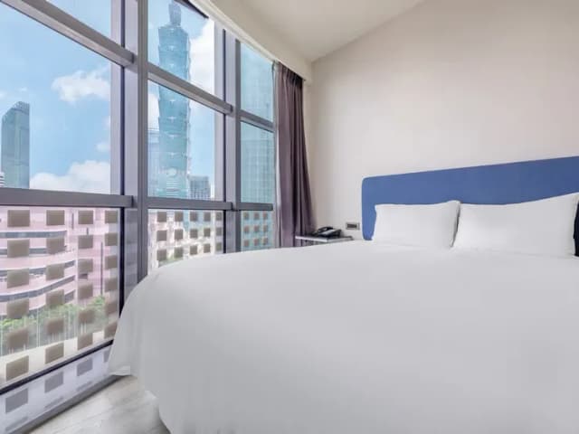 CHECK inn Taipei Xinyi-Deluxe Double Room with 101 View-4